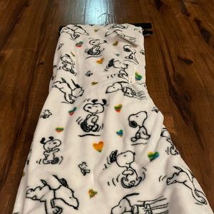 Peanuts snoopy rainbow heart dancing 50x70 blanket